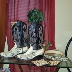 Cowboy boots plus accessories